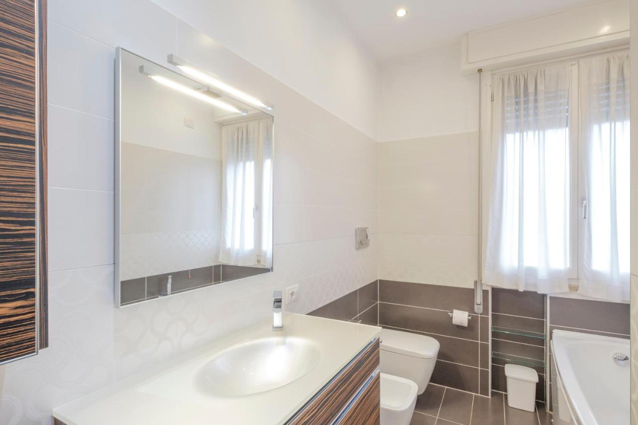 Aura Home Sirmione - 2 Bedrooms Apartment Eksteriør bilde